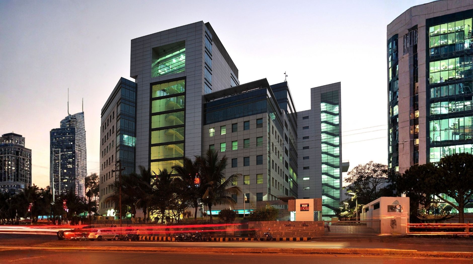 Dosti Pinnacle